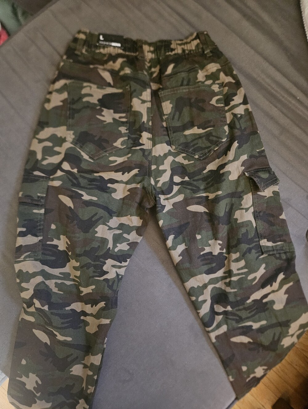 Fashion Nova Camo Cargo Pants Size L - Picture 2 of 7